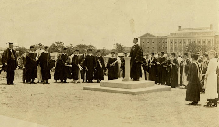 1939_Spring 1916, Photograph of SMUs first graduating class