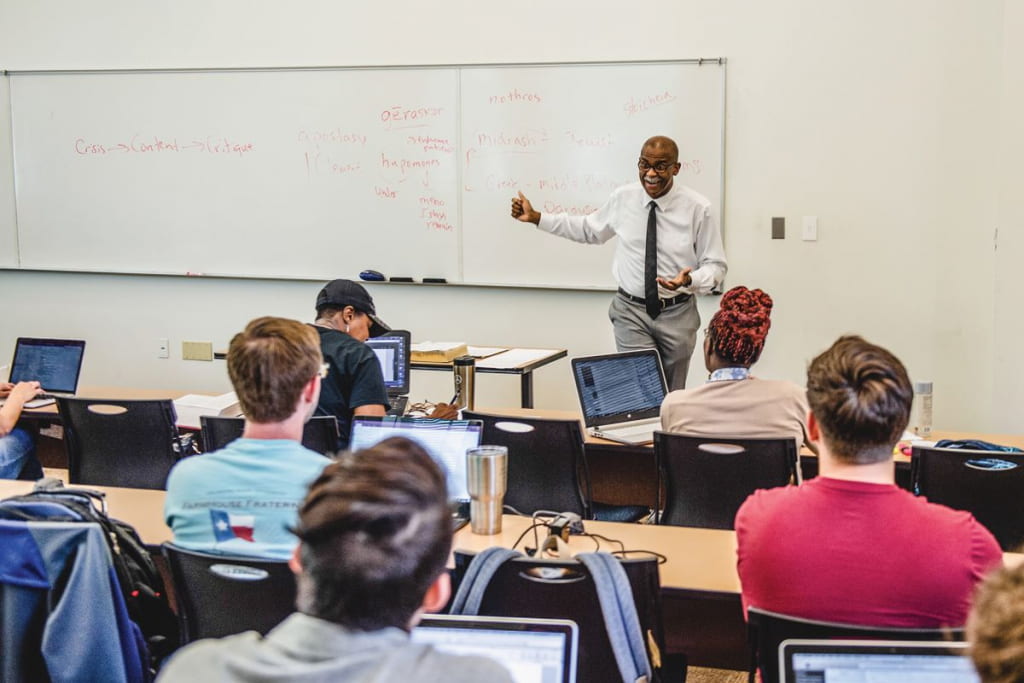 Faculty-Roundtable-1024x683